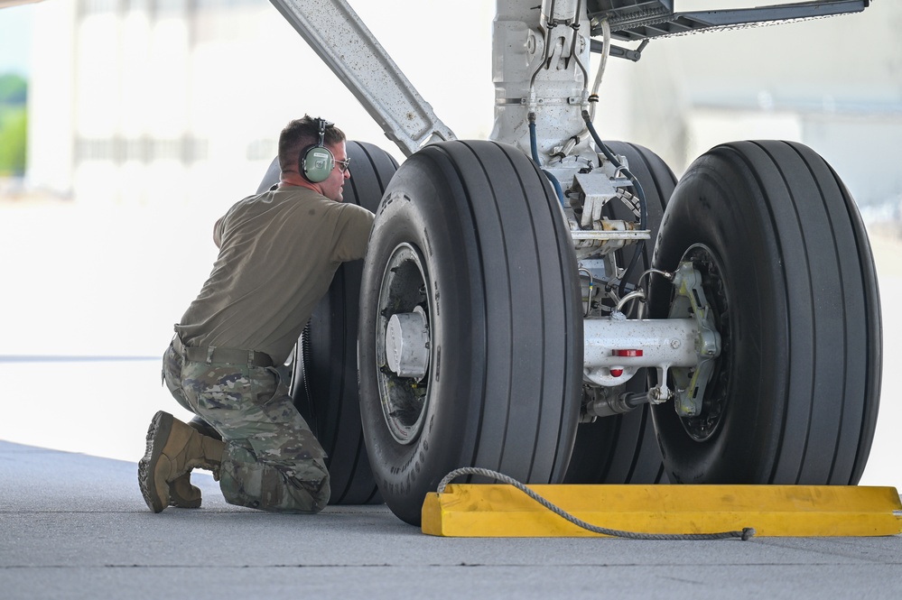 Logistics forces participate in remote fueling exercise