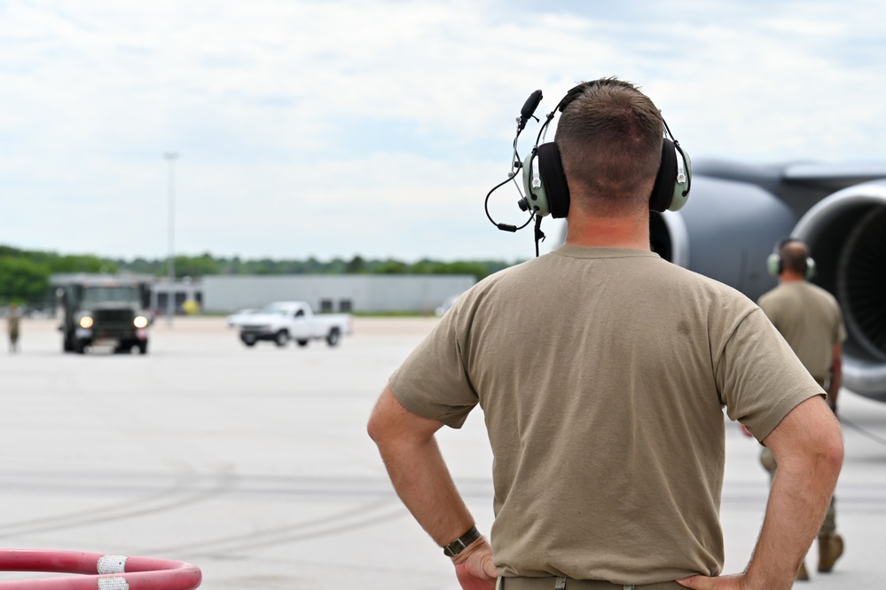 Logistics forces participate in remote fueling exercise