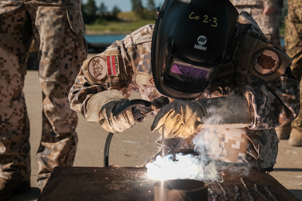 MDSU 2 and Latvian Divers train during BALTOPS 24