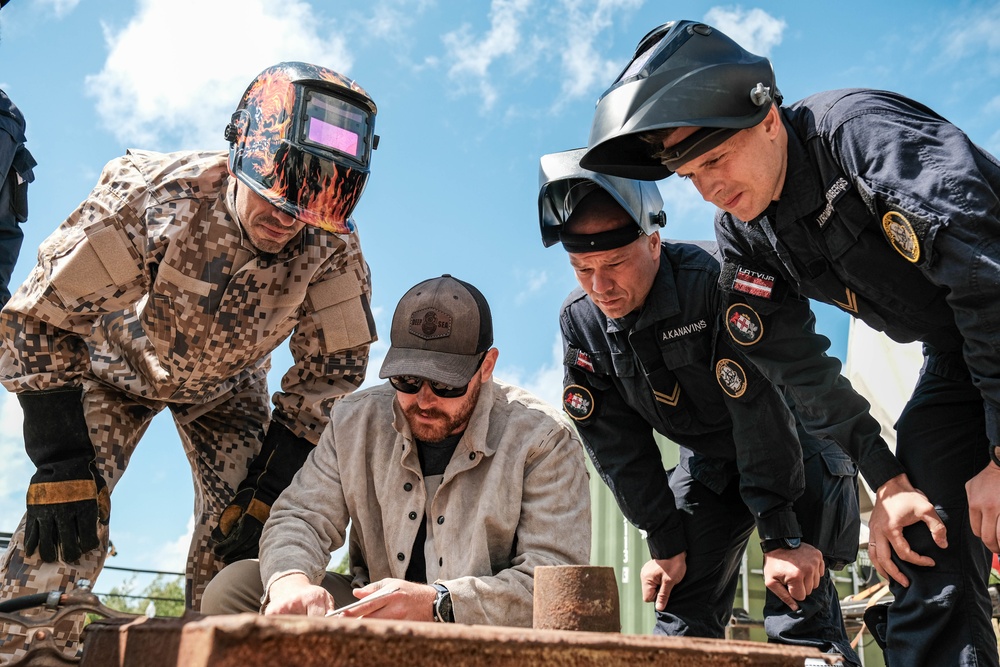 MDSU 2 trains Latvian Divers