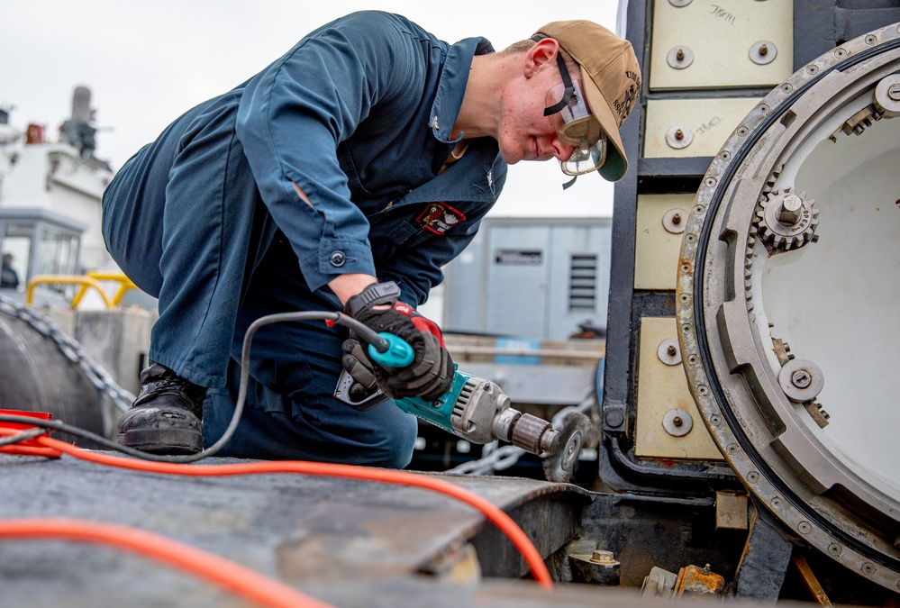 DVIDS - Images - USS Santa Fe Sailors [Image 2 of 26]