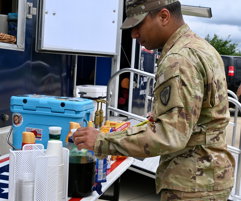Pa. national guard soldiers are visited by USO