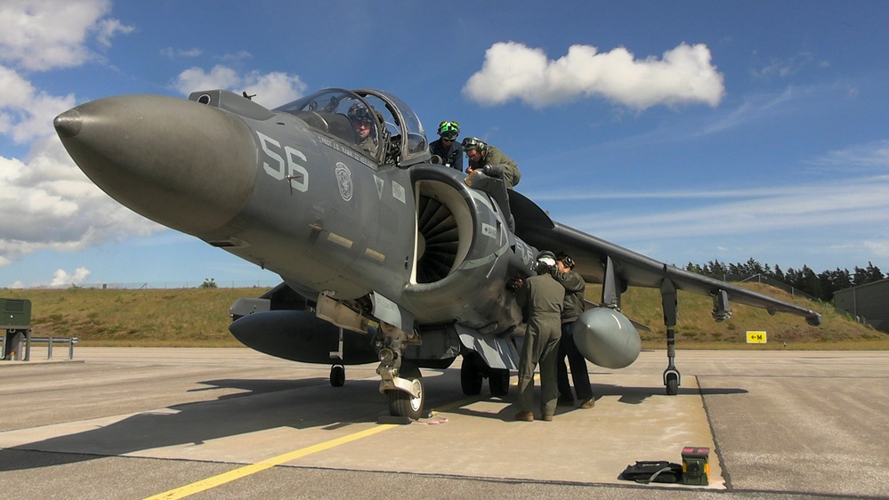 VMM-365 (REIN), 24th MEU (SOC) Aircraft Maintenance in Sweden