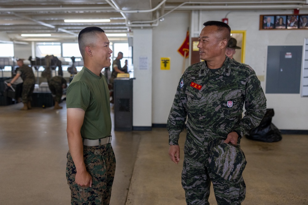 Republic of Korea Sgt. Maj. Visits MCRD San Diego