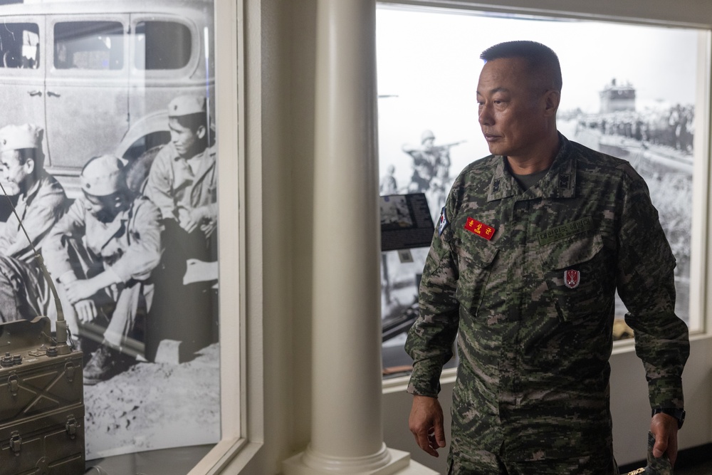 Republic of Korea Sgt. Maj. Visits MCRD San Diego