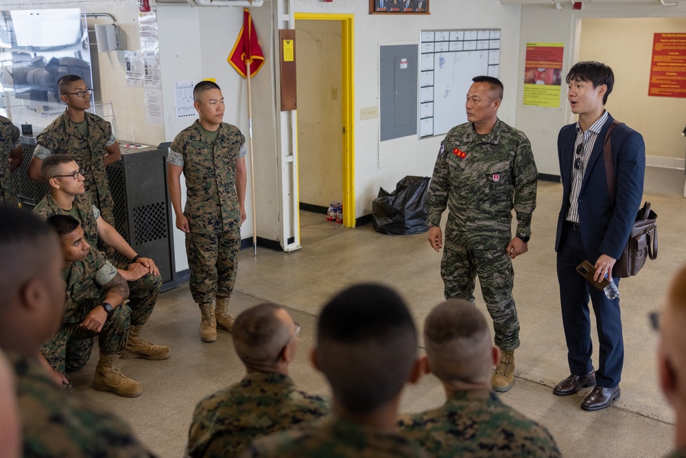 Republic of Korea Sgt. Maj. Visits MCRD San Diego