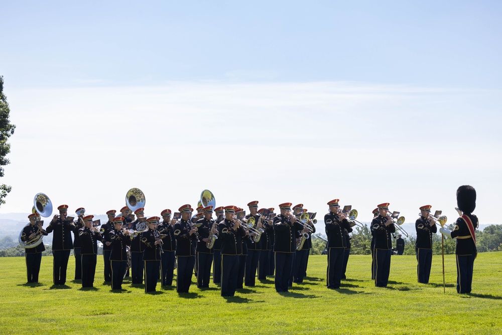 U.S. Army Soldiers support Army Full Honor Arrival ceremony in honor of the Chief of Staff of the Army (Spain)