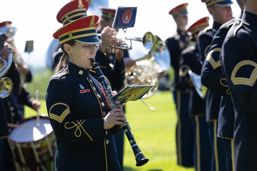 U.S. Army Soldiers support Army Full Honor Arrival ceremony in honor of the Chief of Staff of the Army (Spain)