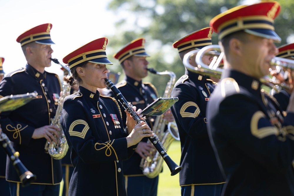 U.S. Army Soldiers support Army Full Honor Arrival ceremony in honor of the Chief of Staff of the Army (Spain)