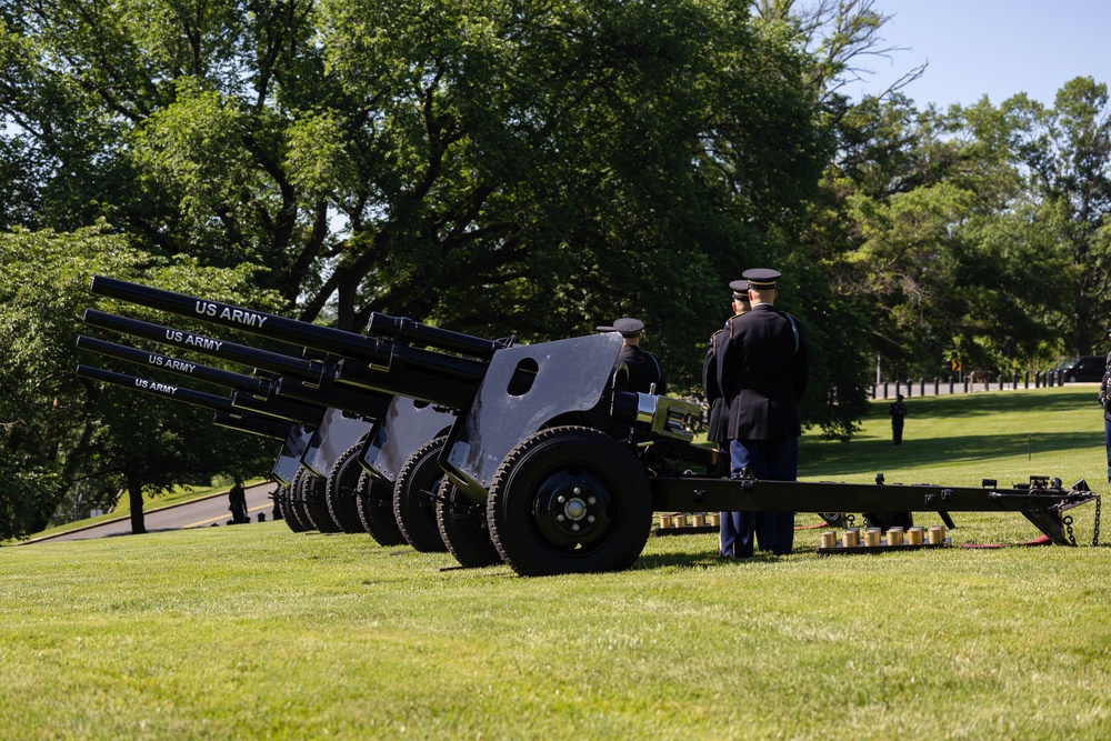 U.S. Army Soldiers support Army Full Honor Arrival ceremony in honor of the Chief of Staff of the Army (Spain)