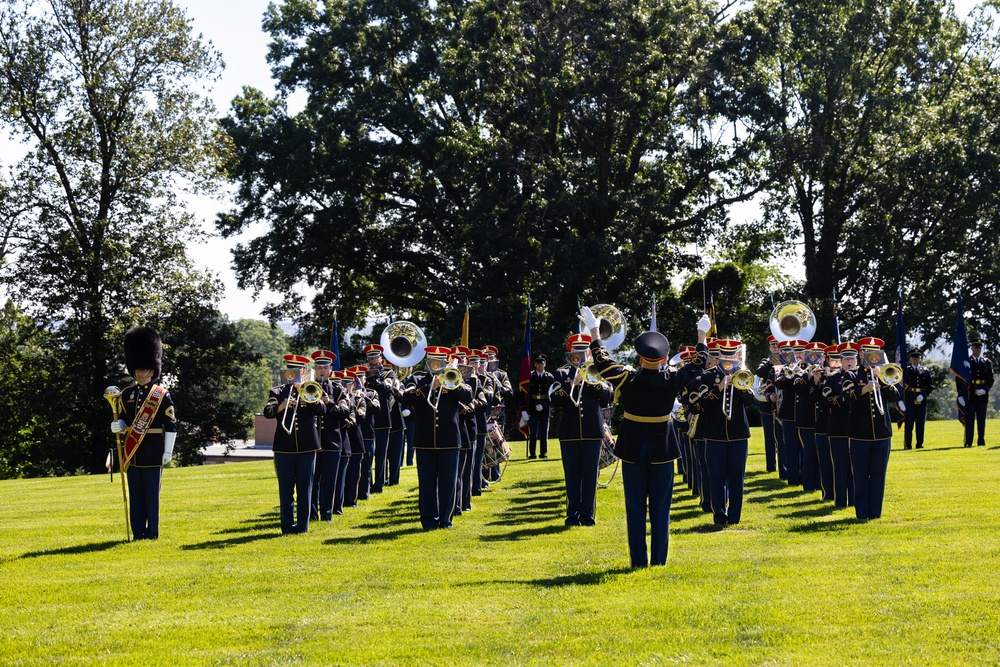 U.S. Army Soldiers support Army Full Honor Arrival ceremony in honor of the Chief of Staff of the Army (Spain)