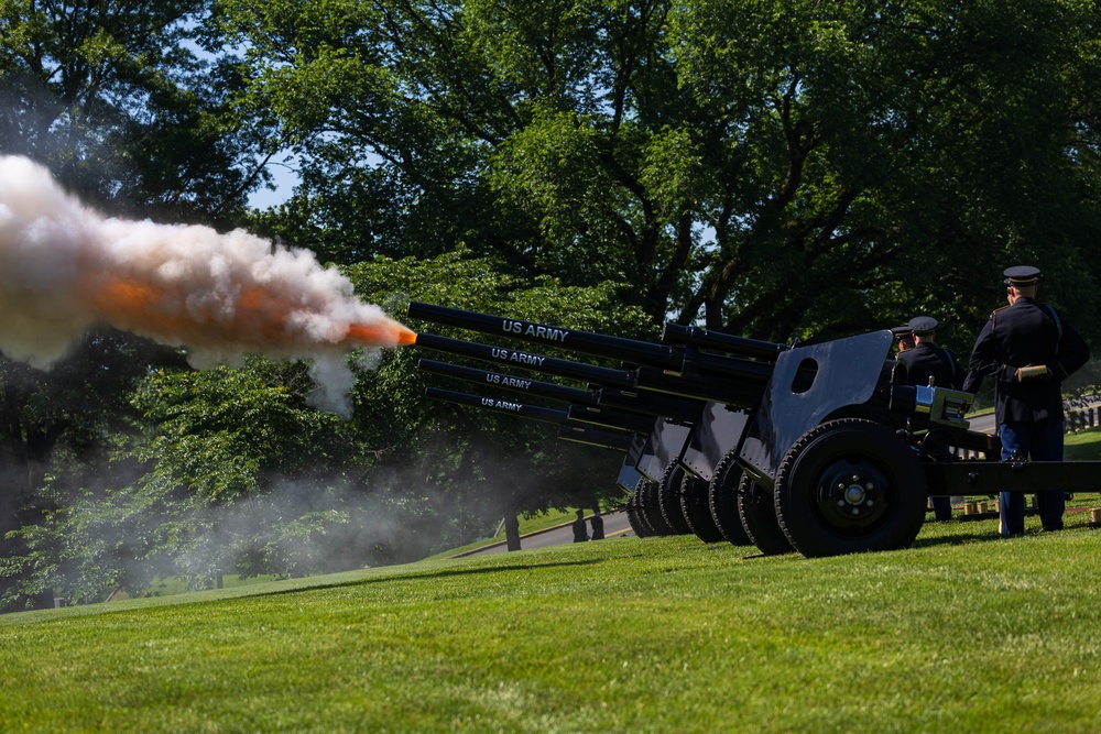 U.S. Army Soldiers support Army Full Honor Arrival ceremony in honor of the Chief of Staff of the Army (Spain)