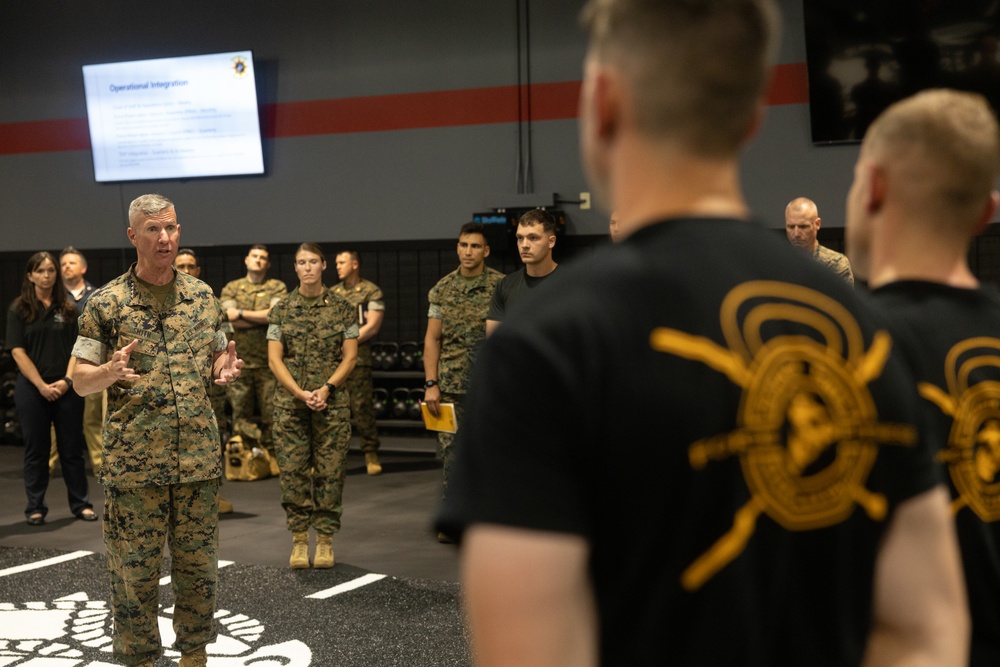 Commandant, Gen. Smith, and Sgt. Maj. Ruiz Visit 2nd Marine Logistics Group
