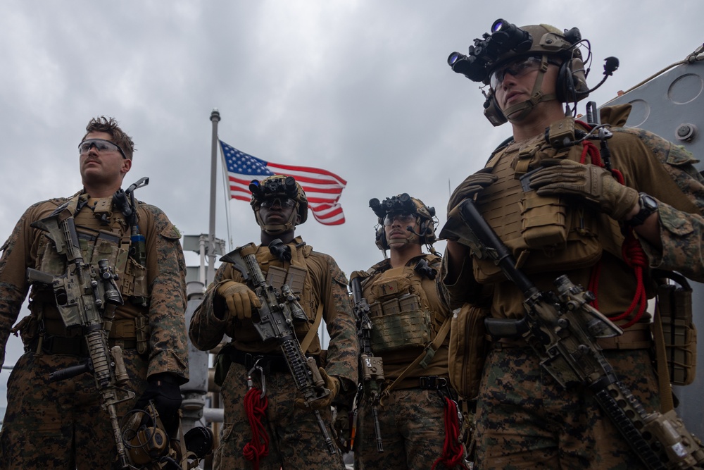 Battalion Landing Team 1/4 conducts a visit, board, search, and seizure exercise aboard the USS Warrior