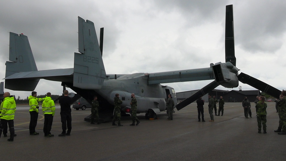 VMM-365 (REIN), 24th MEU (SOC) Aircraft Static Display for Swedish Air Force