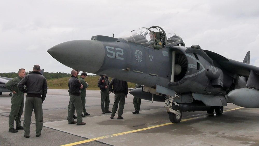 VMM-365 (REIN), 24th MEU (SOC) Aircraft Static Display for Swedish Air Force