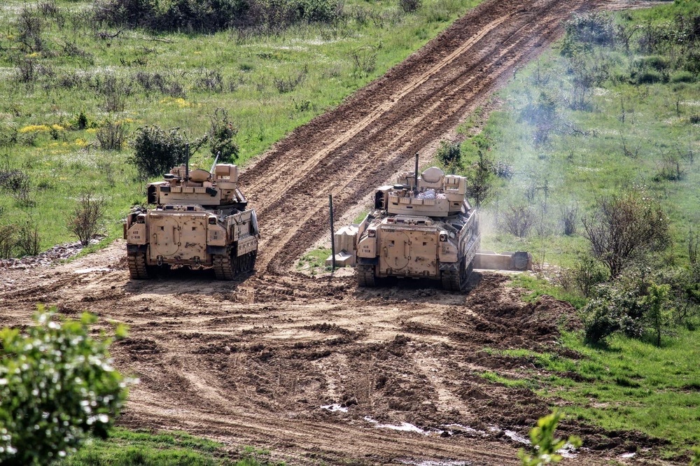 1-8 IN holds Bradley crew gunnery in Poland