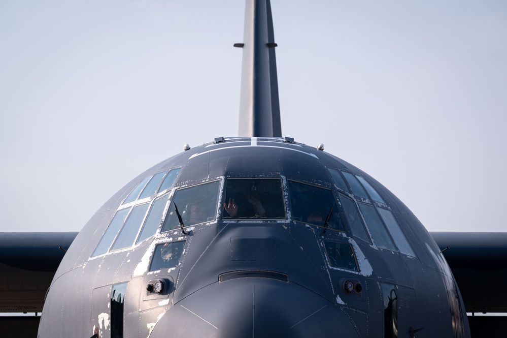 U.S. Navy and Air Force special operations personnel conduct routine training in the Republic of Korea