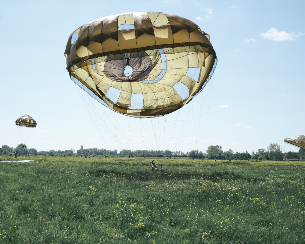 Sky Soldiers Commemorate D-Day 80 During Airborne Operation Alongside other Paratroopers