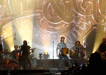 ‘Operation MWR’ concert featuring Dierks Bentely brings record numbers to NAVSTA Norfolk