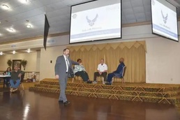 Seminar explores alternatives to conflict management