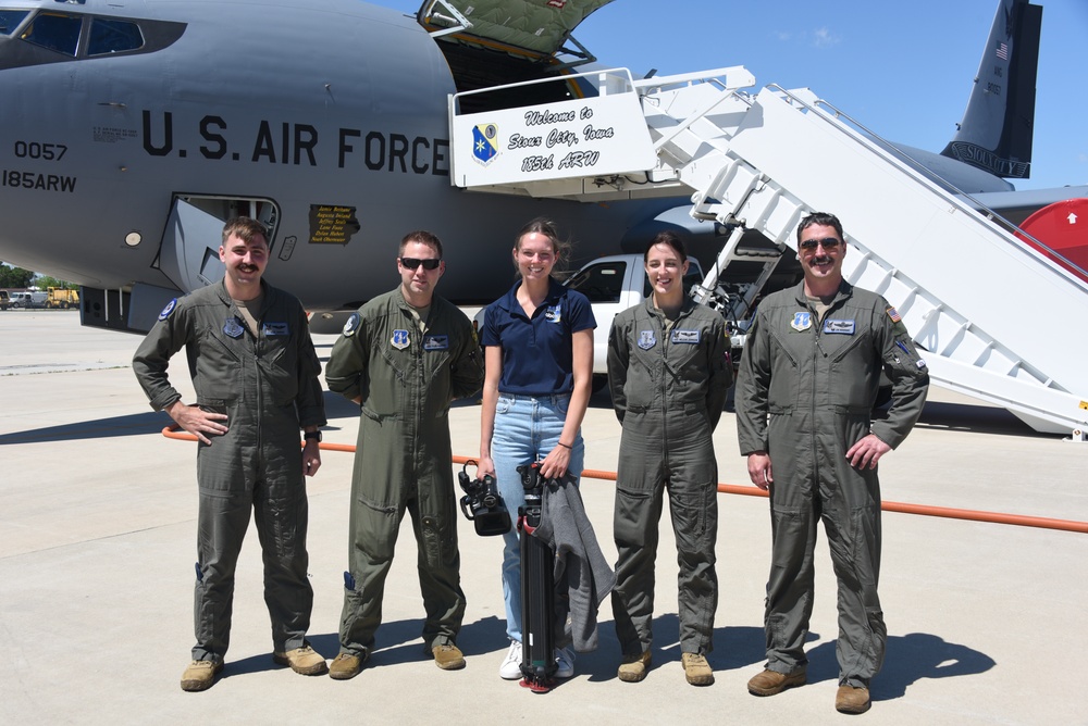 KCAU reporter poses with 185th ARW aircrew