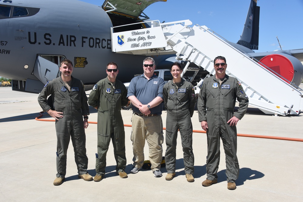 KSCJ Radio reporter poses with 185th ARW aircrew