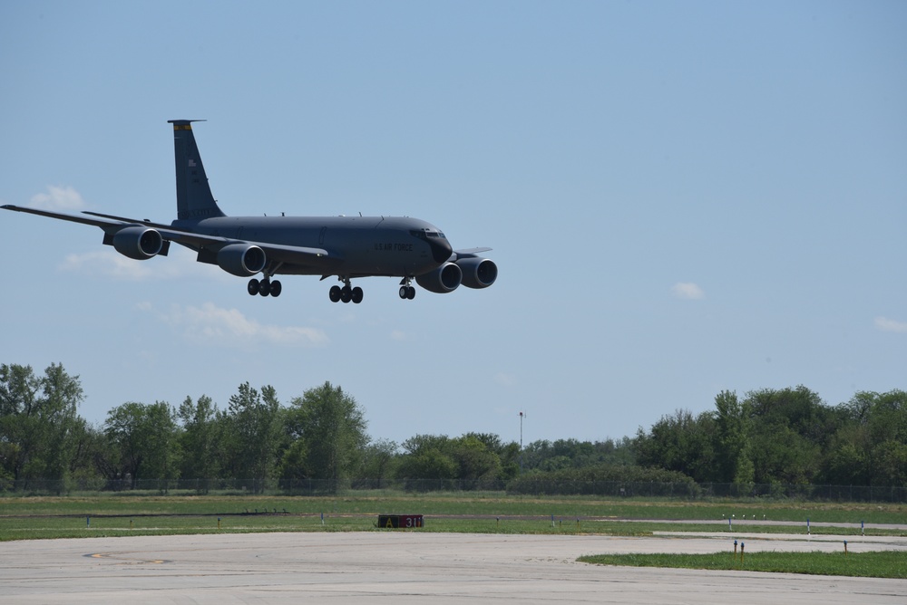 U.S. Air Force KC-135 Stratotanker prepares to land