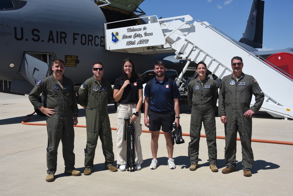 KTIV News poses with 185th ARW aircrew