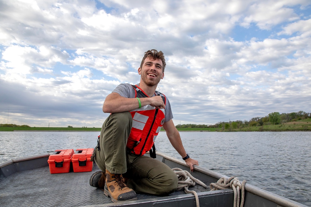 Omaha District conducts water quality operations at Cunningham Lake