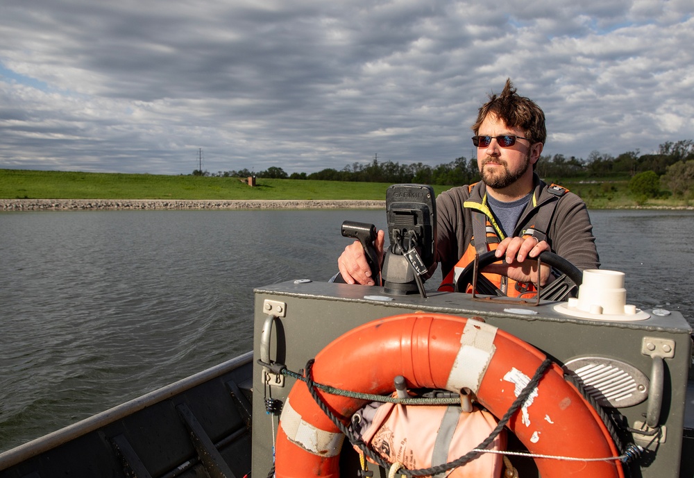 Omaha District conducts water quality operations at Cunningham Lake