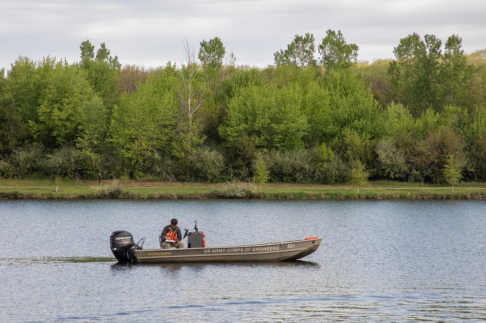 Omaha District conducts water quality operations at Cunningham Lake