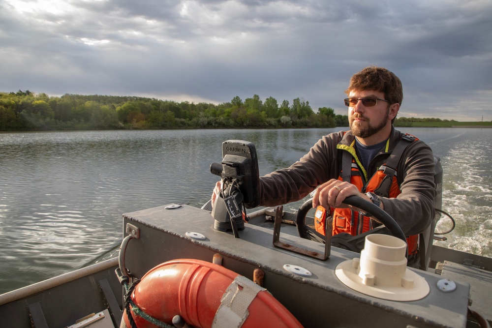 Omaha District conducts water quality operations at Cunningham Lake