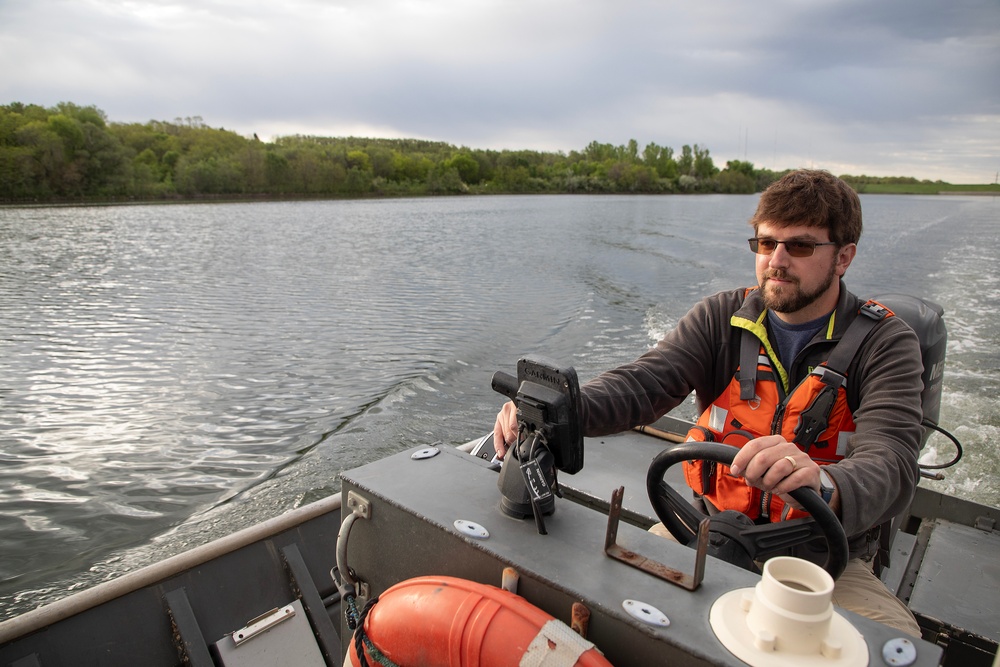 Omaha District conducts water quality operations at Cunningham Lake