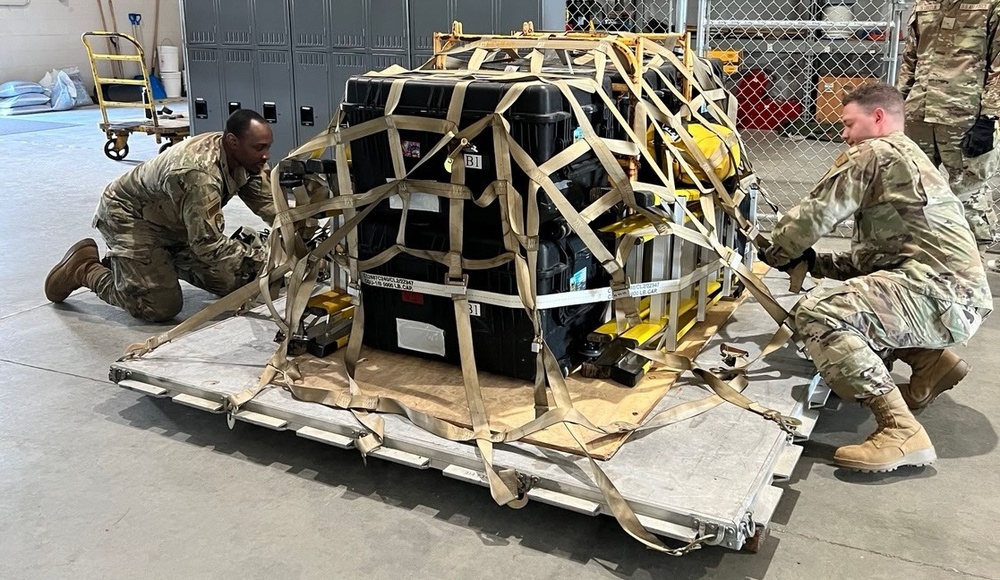 102nd Intelligence Wing Airmen conduct pallet-building training