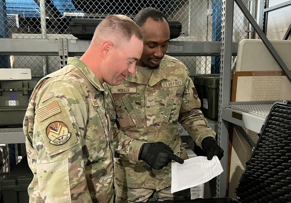 DVIDS - News - 102nd Intelligence Wing Airmen conduct pallet-building ...