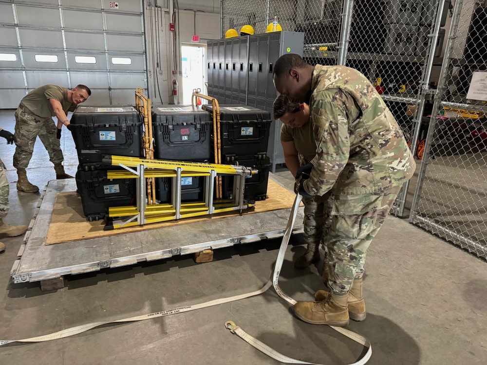 102nd Intelligence Wing Airmen conduct pallet-building training