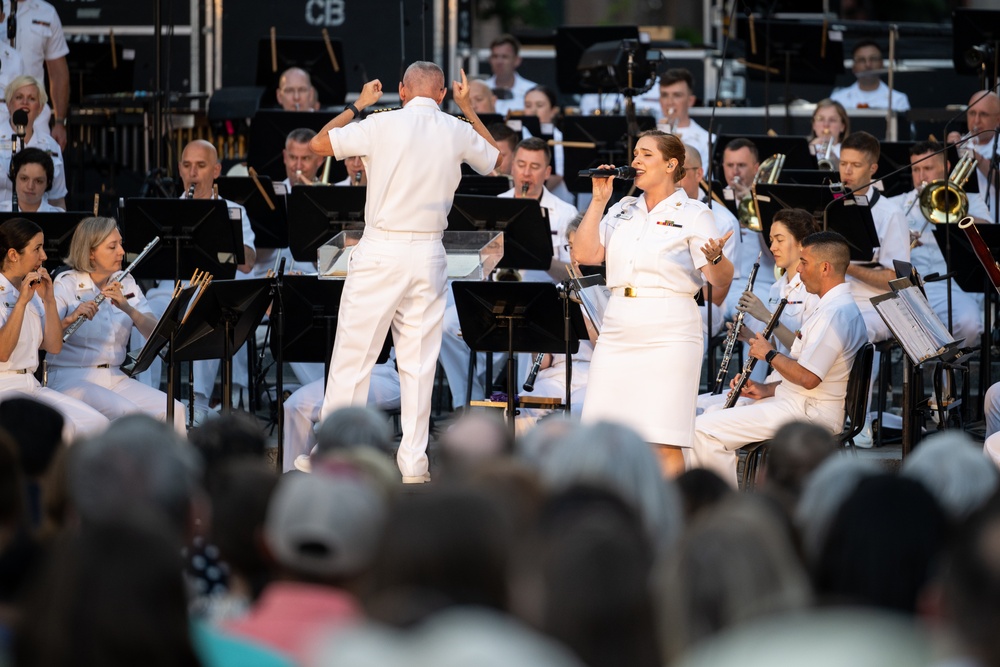 Navy Band performs at Navy Memorial