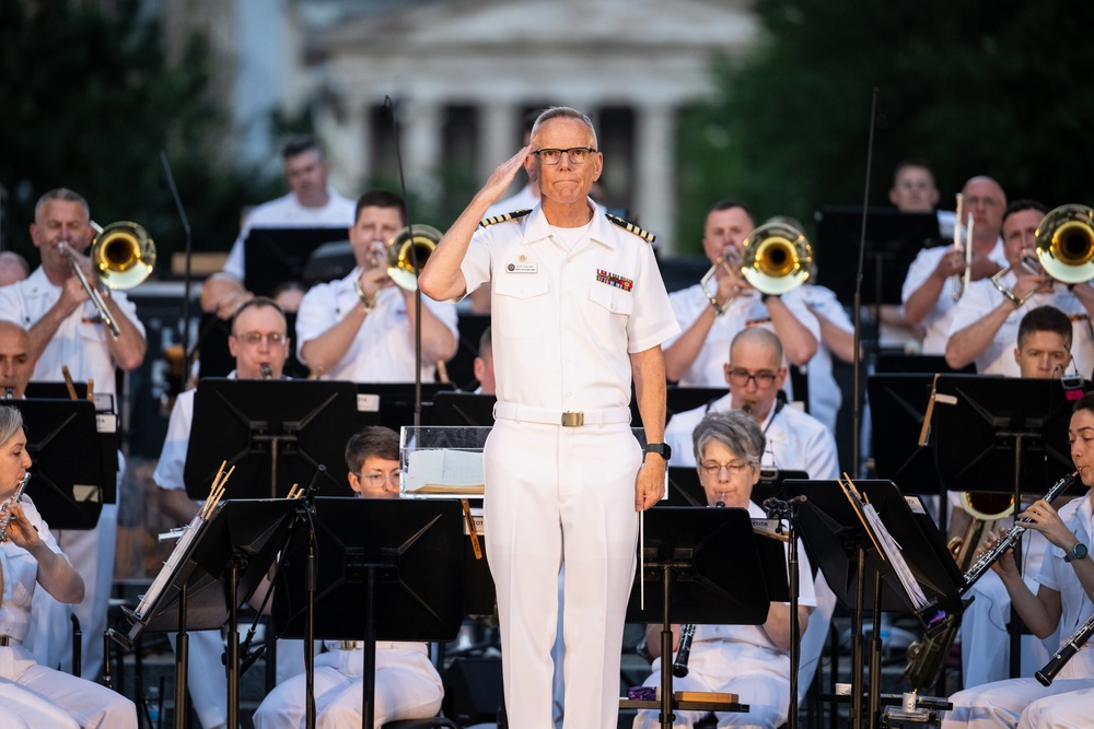 Navy Band performs at Navy Memorial