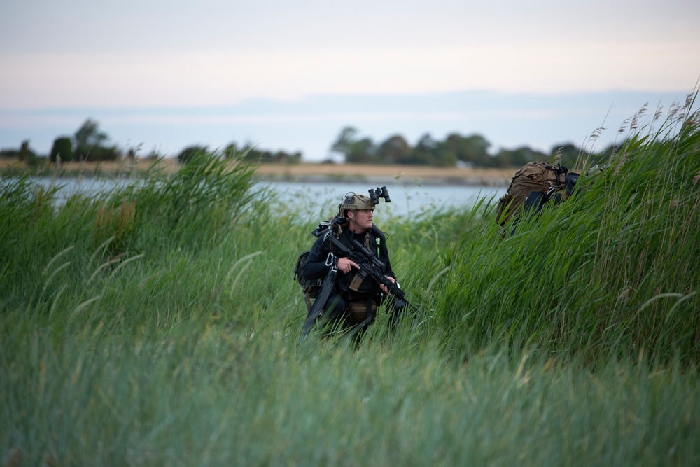 4th Reconnaissance Battalion conduct force on force exercise in Sweden