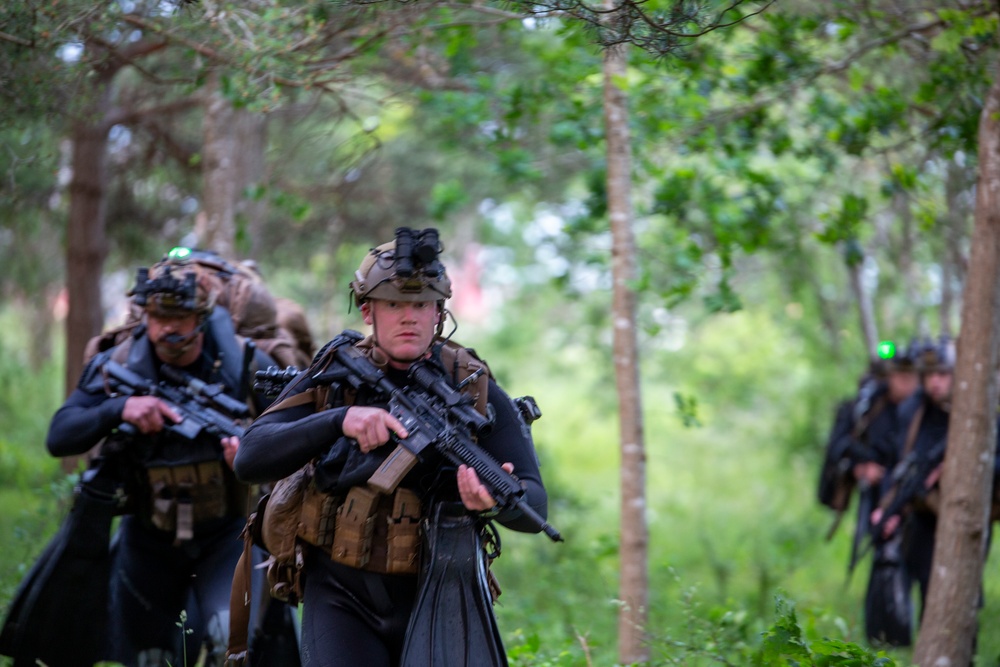 4th Reconnaissance Battalion conduct force on force exercise in Sweden
