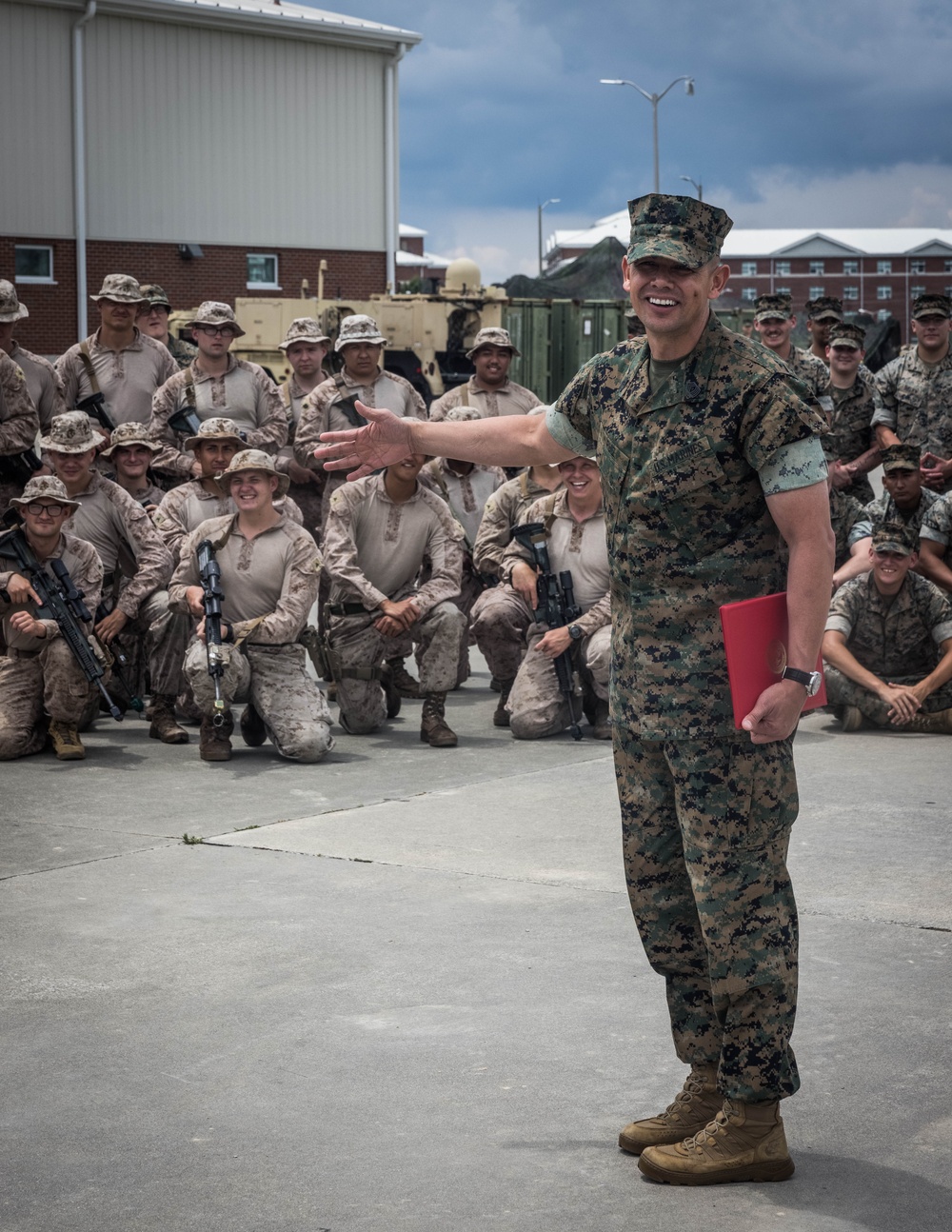 CMC and SMMC visit 1st Battalion, 2d Marine Regiment, 2d Marine Division