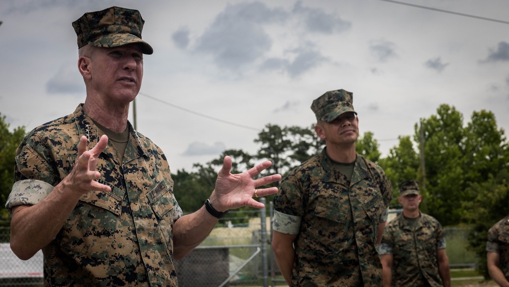 CMC and SMMC visit 1st Battalion, 2d Marine Regiment, 2d Marine Division