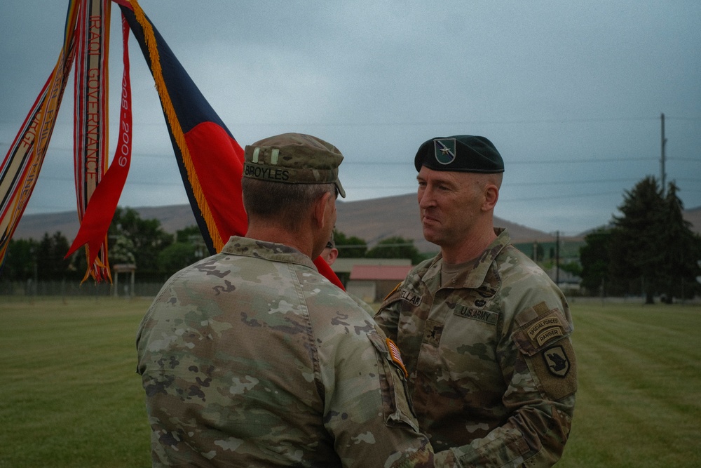 'Cascade Rifles' welcomes new command team in dual ceremony