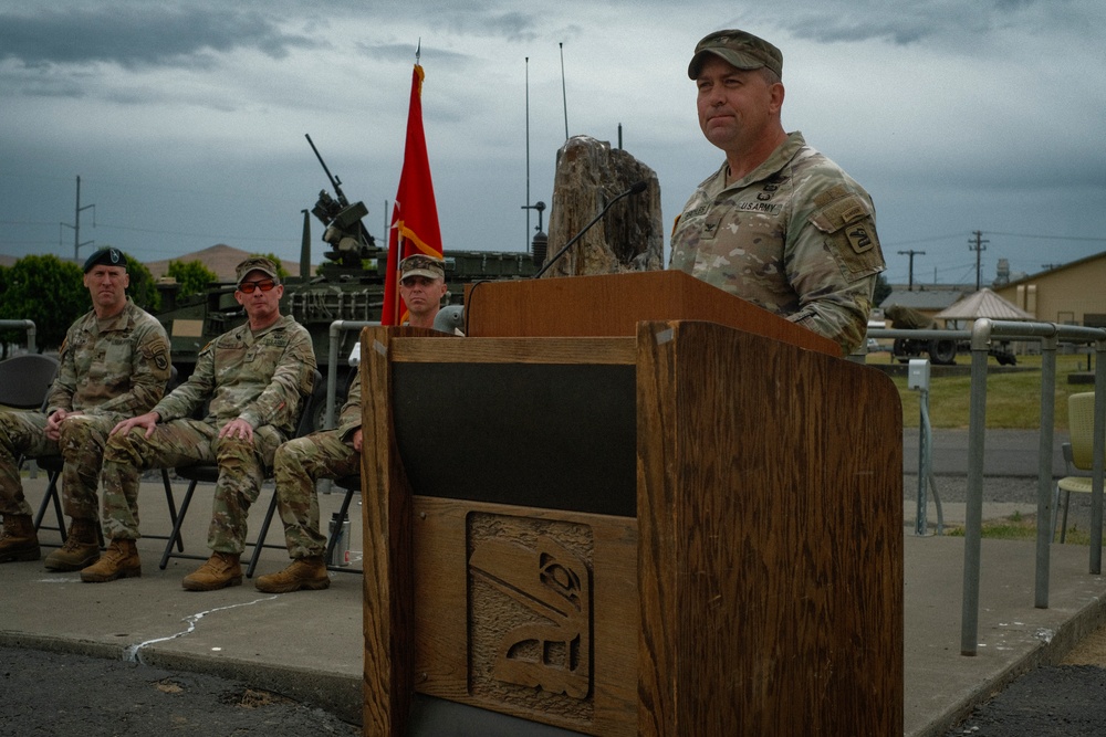 'Cascade Rifles' welcomes new command team in dual ceremony