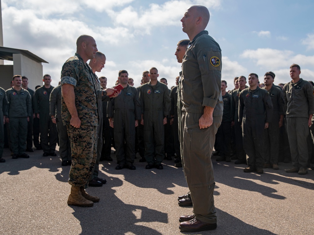 VMM-165 (Rein.) Pilots Awarded for Lifesaving Actions