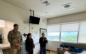 U.S. Naval Hospital Okinawa Hosts U.S. Army Japan’s Commanding General