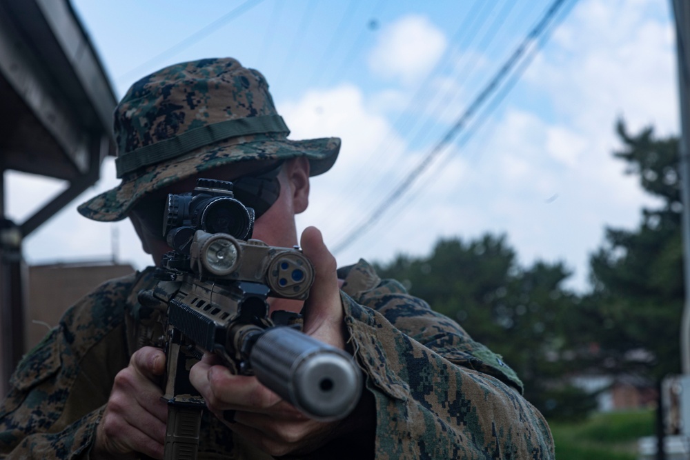 DVIDS - Images - 4th Marines Execute MOUT Training [Image 6 of 11]