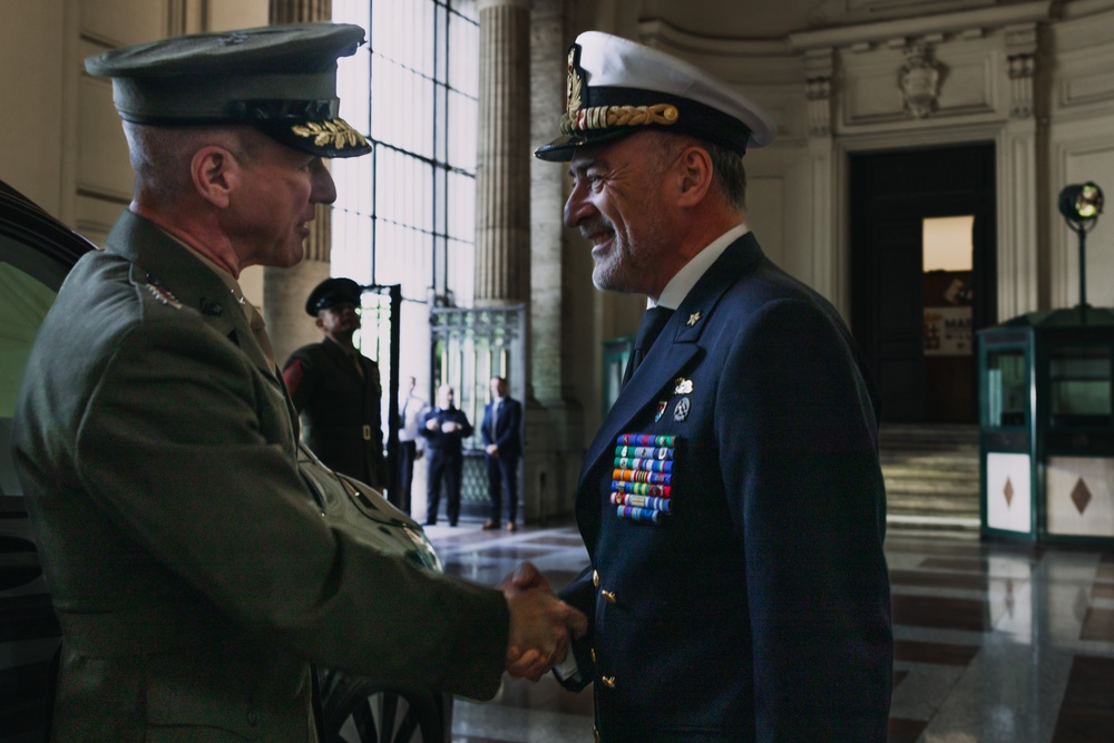 Commandant, Gen. Smith, meets with Chief of Italian Navy