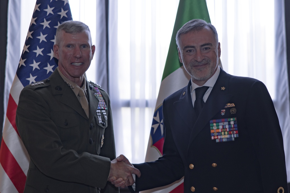 Commandant, Gen. Smith, meets with Chief of Italian Navy